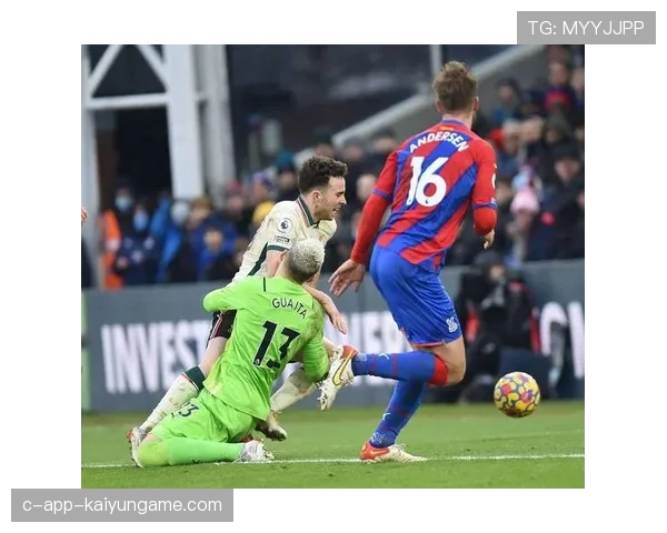 切尔西防线重组见成效，零封对手稳住局势，切尔西的防守反击